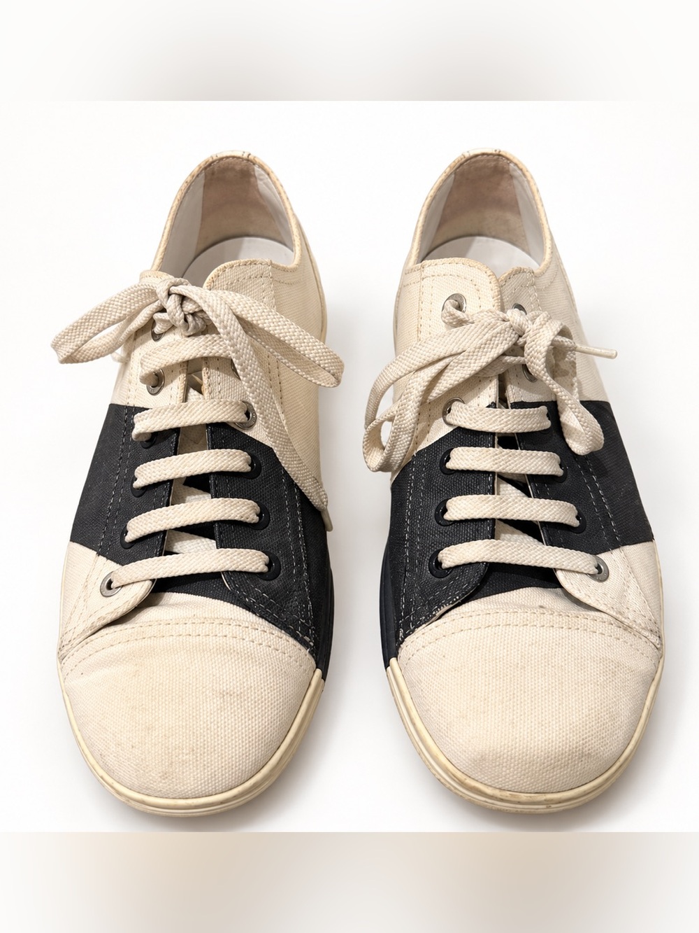 CHANEL Cream Black Canvas CC Logo Low Top Sneakers EU 39